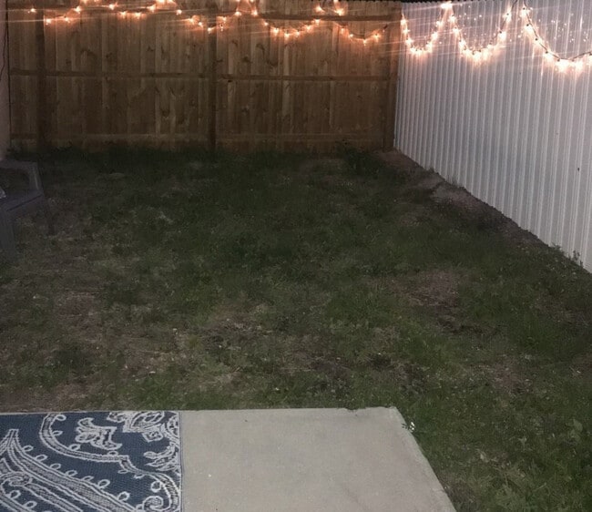 Private yard - 1097 Highlands Dr Unit 4