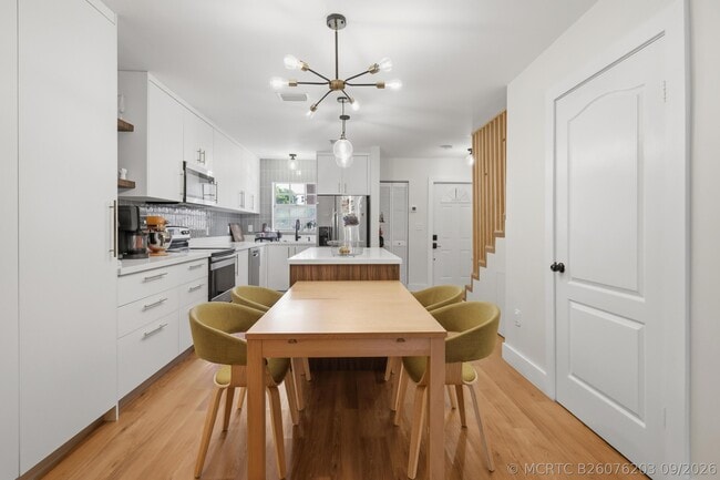 2359 W 74th St