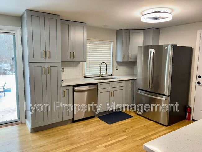 Photo - 128 Thurston St