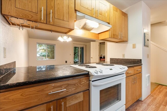 Building Photo - Modern 2-Bed / 2.5-Bath Condo Near OHSU — ... Unit 4