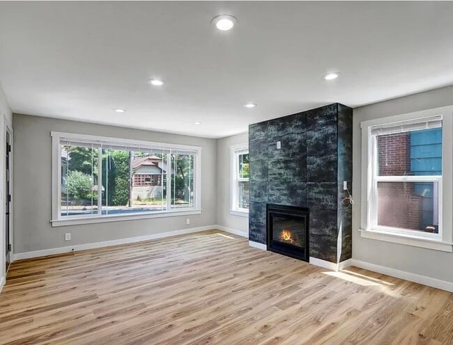 Photo - 5723 25th Ave NE