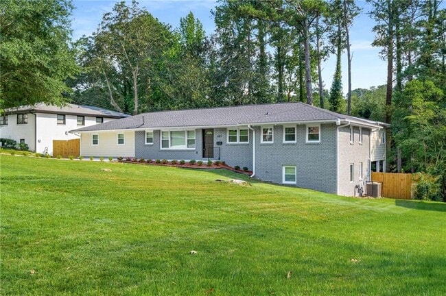 Photo - 681 Fielding Ln SW