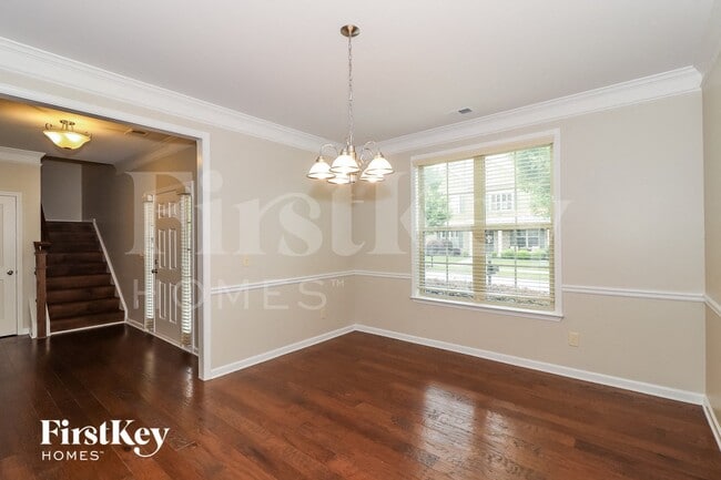 Photo - 286 S Village Square