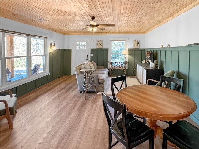 Photo - 920 State Rd S-37-128