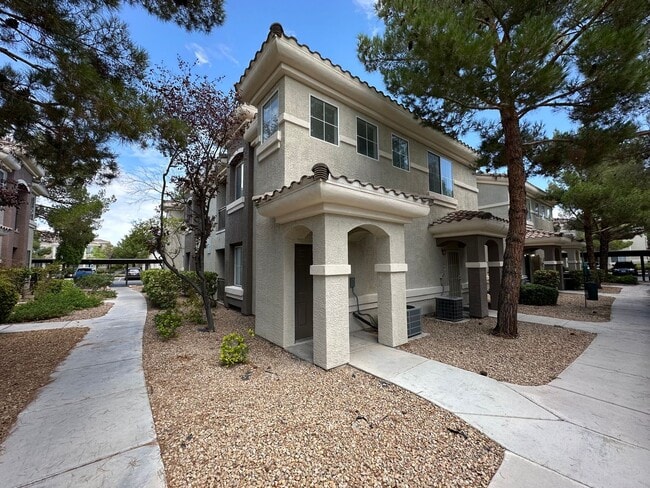 Building Photo - Great 2 Bedroom Condo!