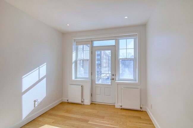 Photo - 4715 Chem. Queen Mary Unité 20