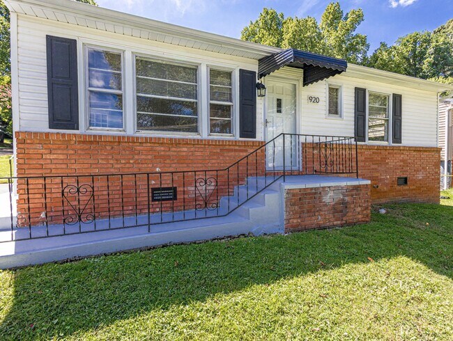 Photo - Charming 2-Bed, 1-Bath House in Prime Sout...