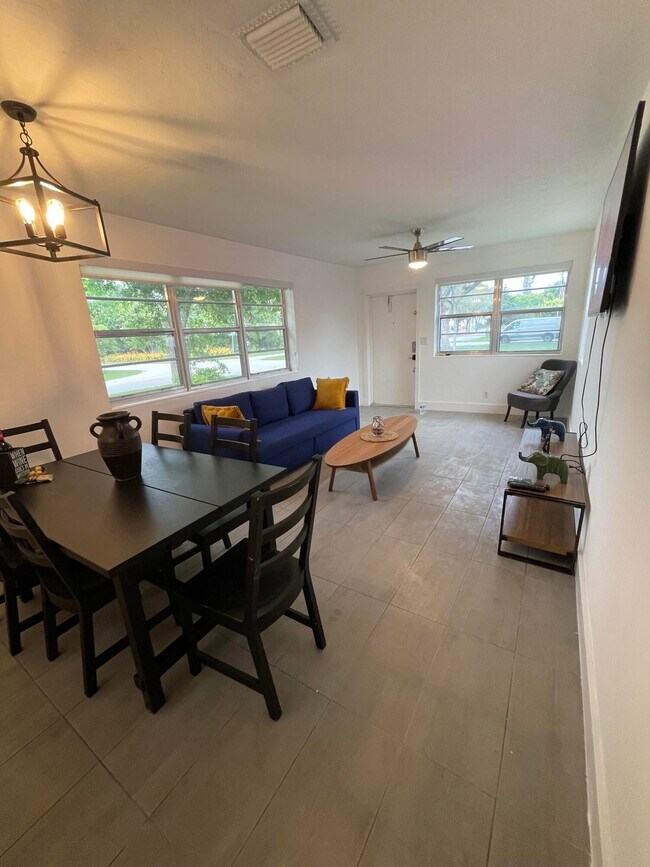Photo - 1401 N 16th Ct