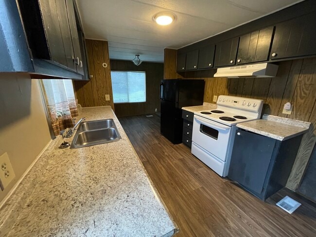 Photo - 1615 Higgins Rd SE House