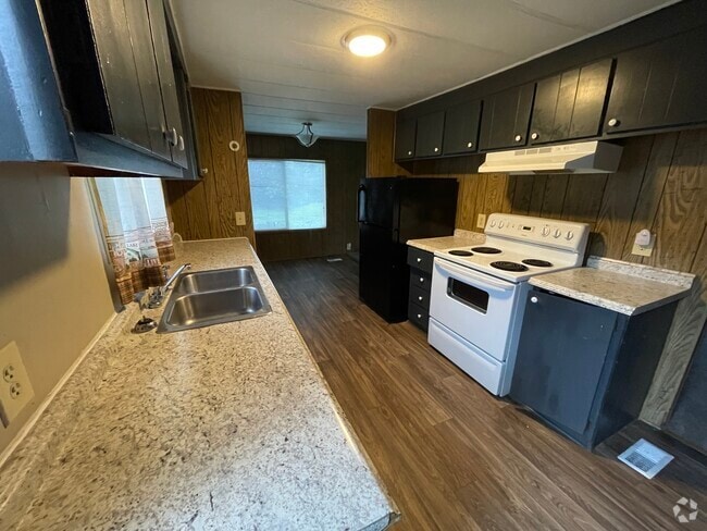 Building Photo - 1615 Higgins Rd SE Rental