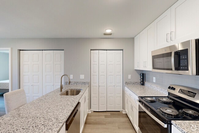 2 BR, 2 BA, 953 SF