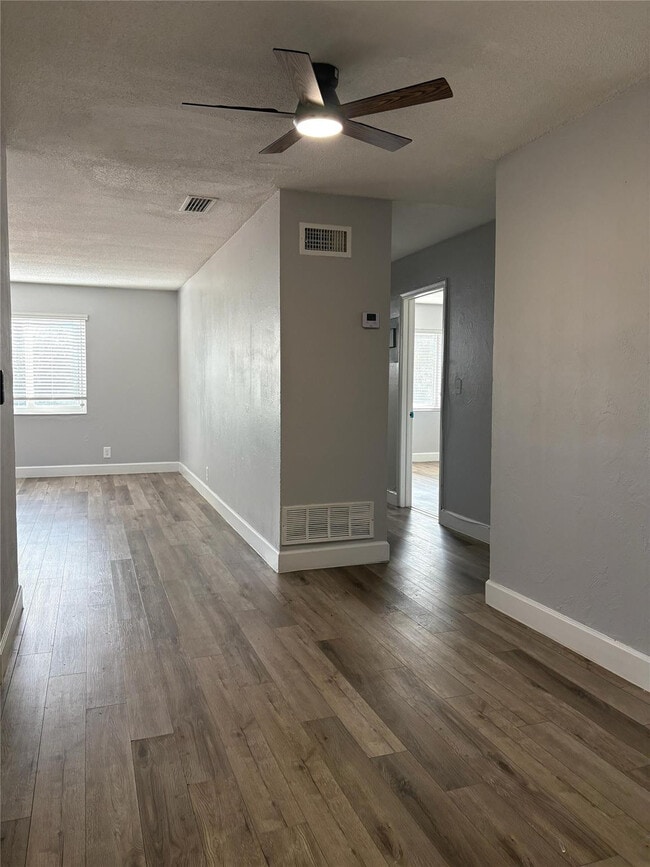 Photo - 5901 NW 17th Pl Unidad 205