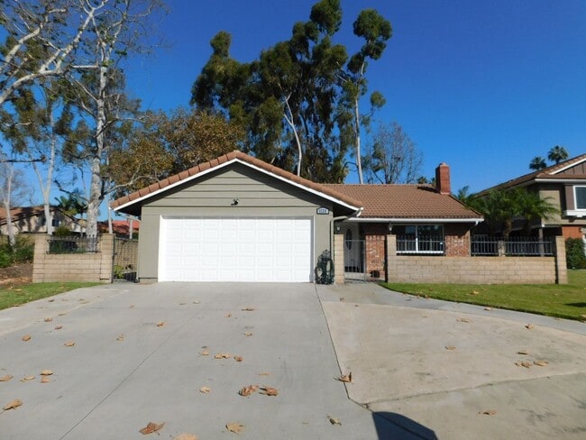 Building Photo - Charming 4 Bed, 2 Bath, Single-Story home in Fullerton.