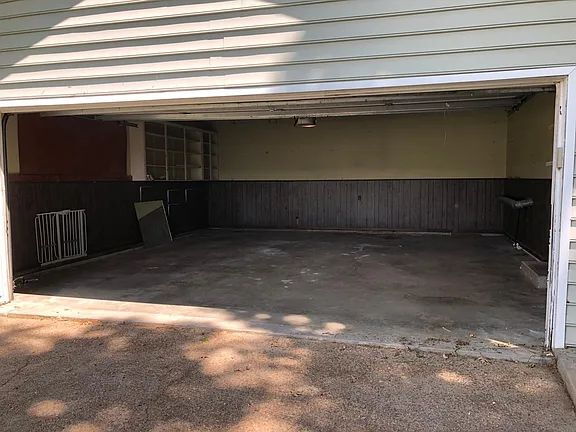 Photo - "Charming 3-Bedroom Retreat with Fireplace & Spacious 3100 Sq Ft Layout in Independence, KS!"