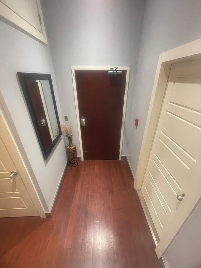 Building Photo - Chic Downtown Loft – 2 Bed | 1 Bath | Hear...