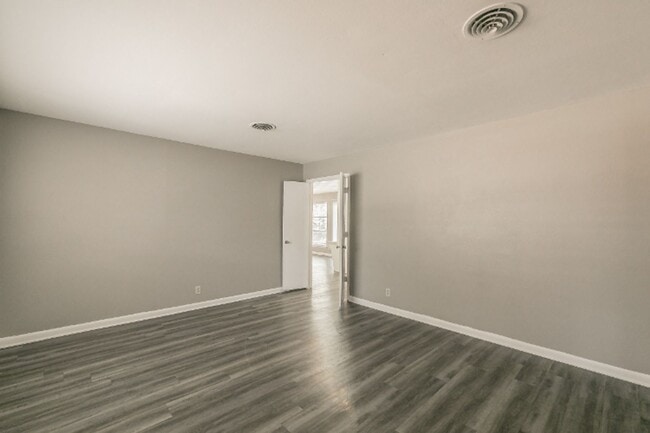 Photo - 7513 Maple Dr