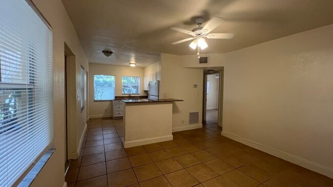 Photo - 1301 NE 15th St Unidad 1