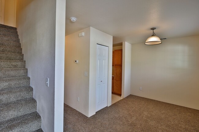 Building Photo - Nice two story 2 bedroom townhouse