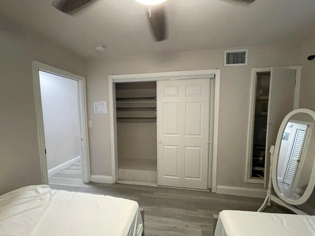 Photo - 1702 NE 9th St