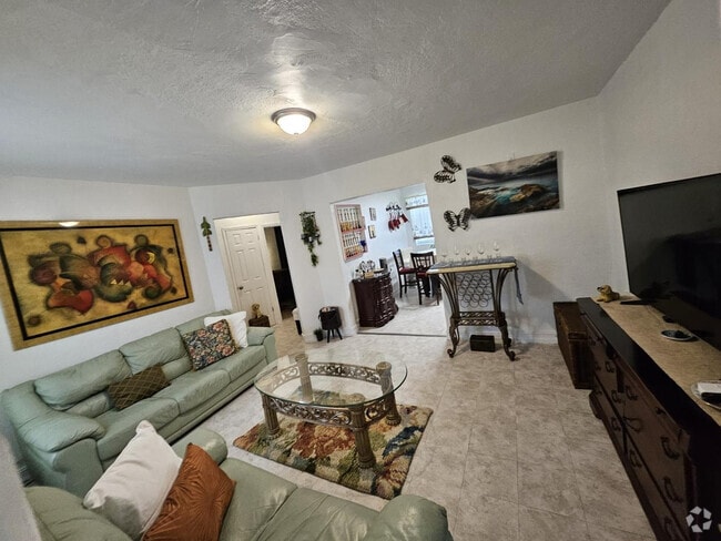 Building Photo - 680 SW 7th Ave Rental