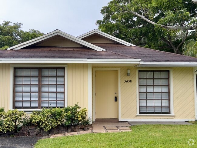 Building Photo - 3658 E Bell Dr Rental