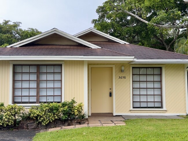 Building Photo - 3658 E Bell Dr Rental