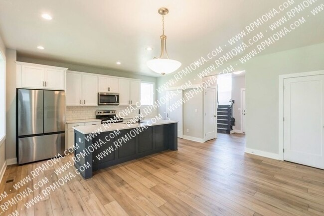 Photo - 10009 Powell Ave