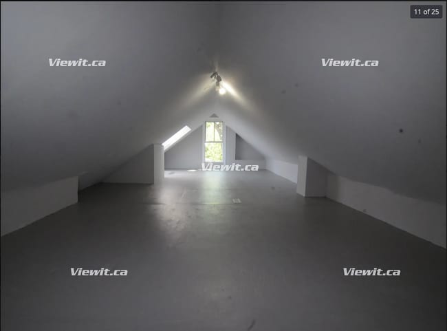 Photo - Bright  1 Bedroom Apartment In The Heart Of The Beaches. Unit 2