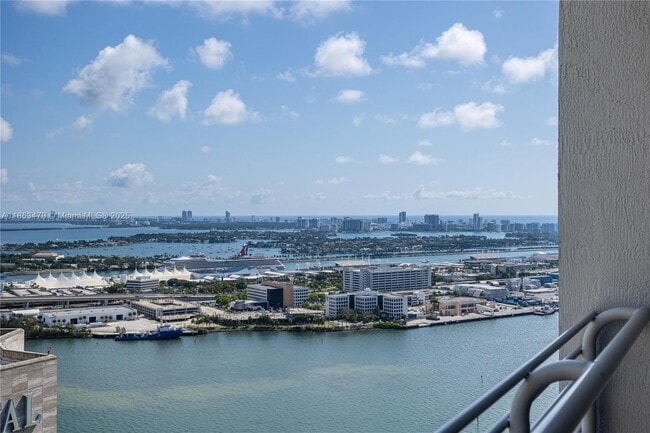 Building Photo - 335 S Biscayne Blvd Unit LPH-00 Rental