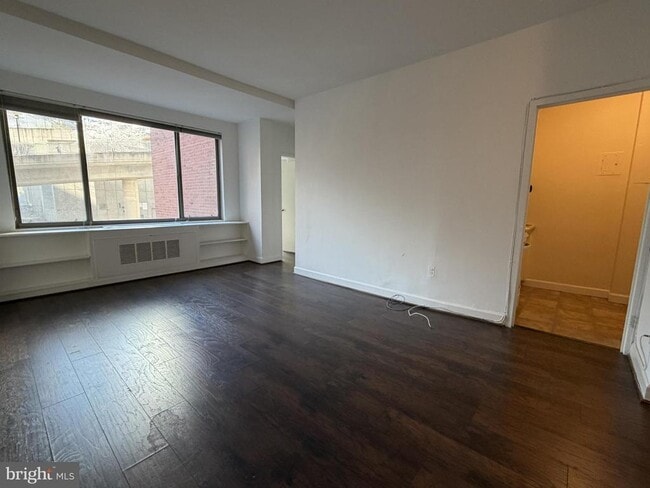 Building Photo - 1121 Arlington Blvd Unit 120