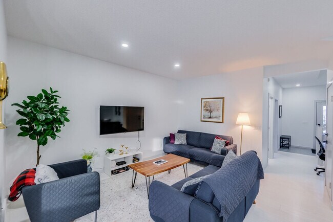 Building Photo - 1712 Graydon Hill Link SW
