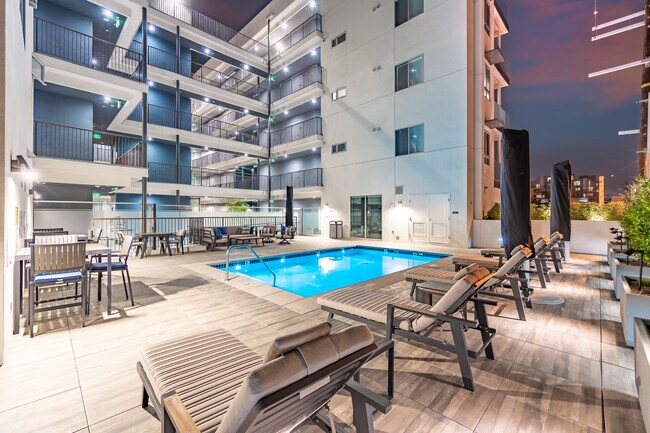 RBM Motor Tabor Apartments