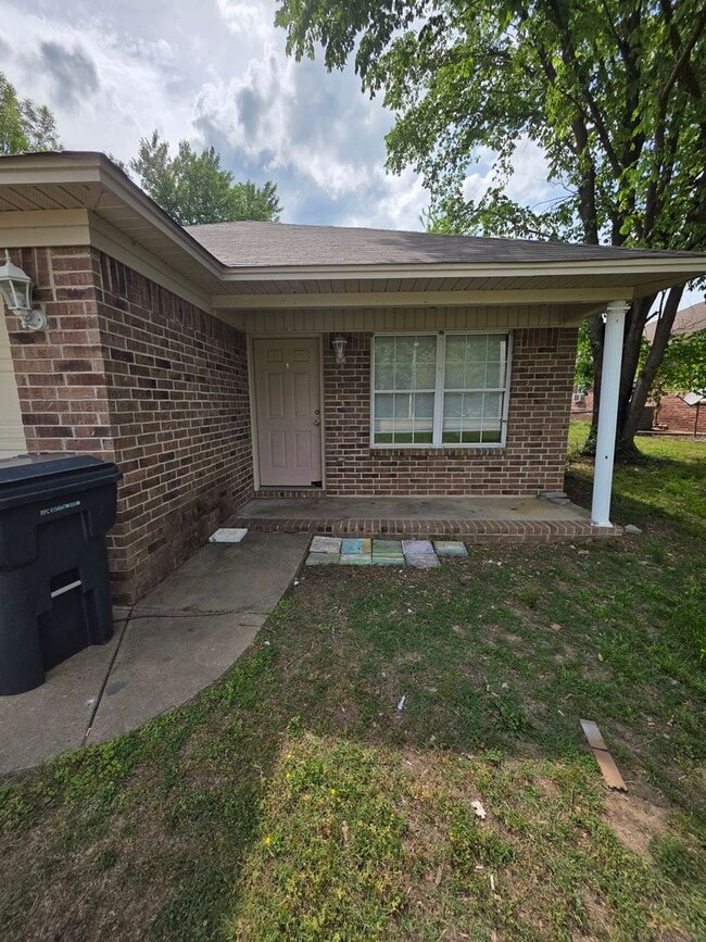 1007 N Parker Rd