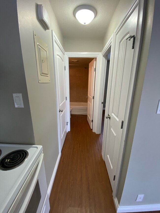 Photo - 9904-9995 95 St