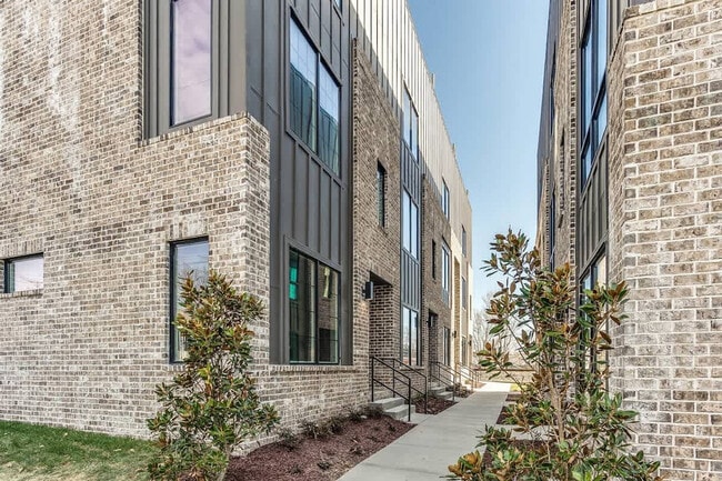 738 Douglas Ave Unit SI ID1051742P