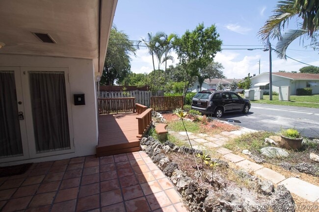 Photo - 909 NE 12th Ave