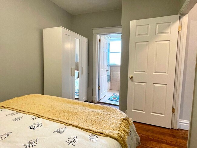 4568 Flad Ave Unit 2W