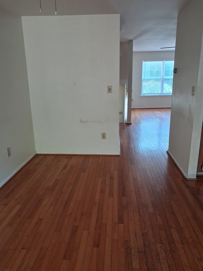 Photo - 136 Wimbledon Ct