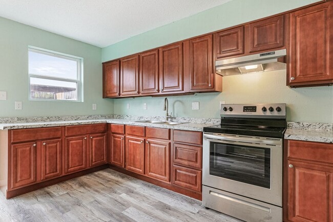 Photo - Modern 2BR Townhouse-Style Apartment | 1,010 Sq. Ft. | Renovated Interior | Westbank Expressway L... Unit 1113 #7