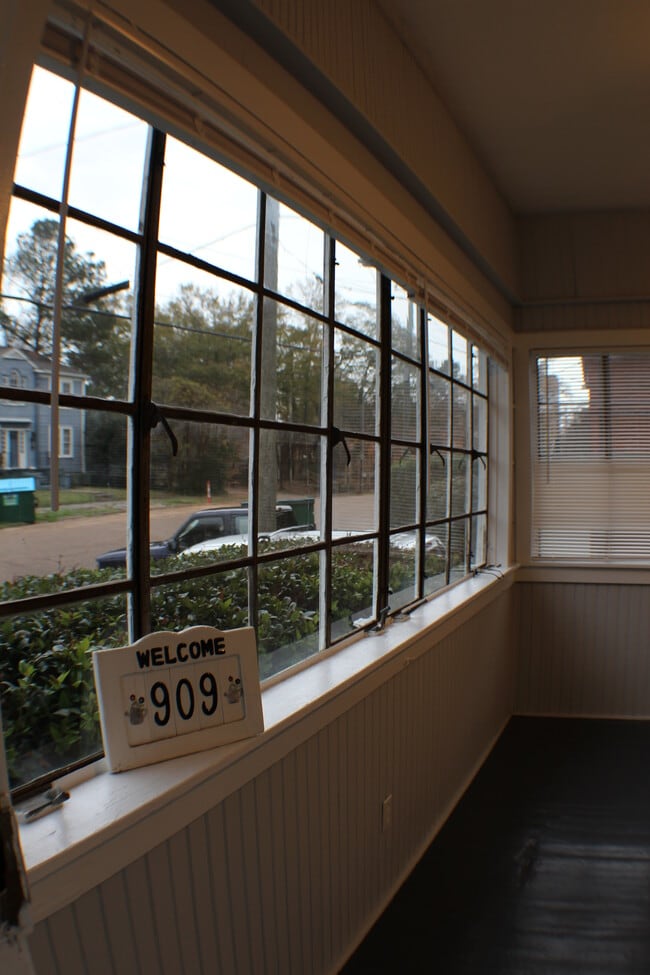 Photo - 909 N Congress St Unidad 3