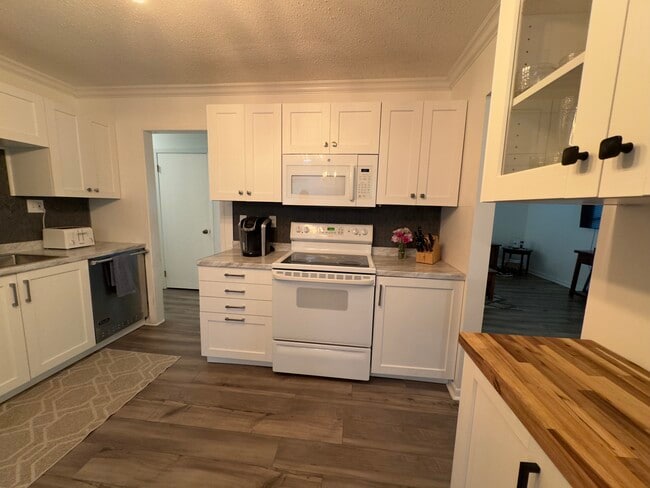 Photo - 10412 Pinedale Dr