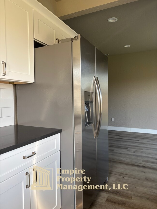 Photo - 1656 Irvine St