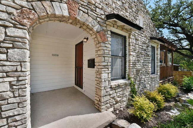 Photo - 1008 Milam Pl