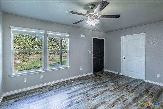 Photo - 406 N 4th St