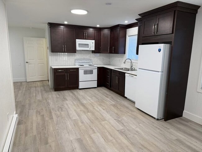 Photo - 185 Moss Ln