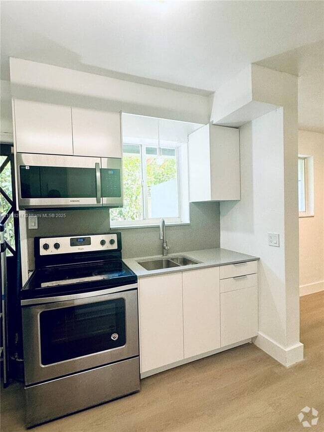 Building Photo - 10824 NE 3rd Ct Rental