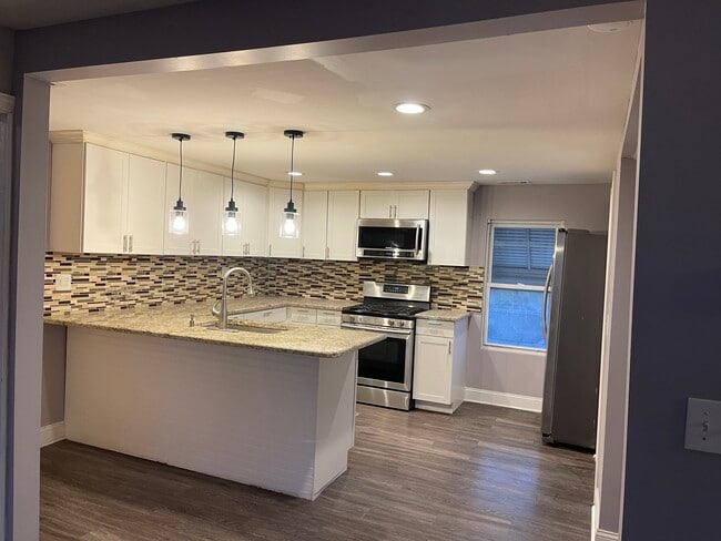 Building Photo - 2913 N Narragansett Ave Unit 3BR 2Fl