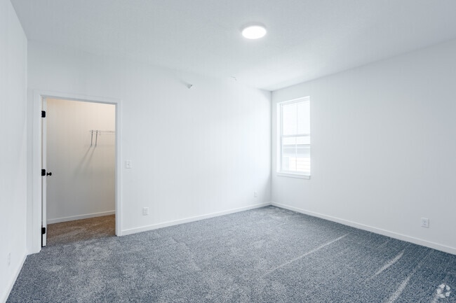 1BR, 1BA - 572SF - Bedroom