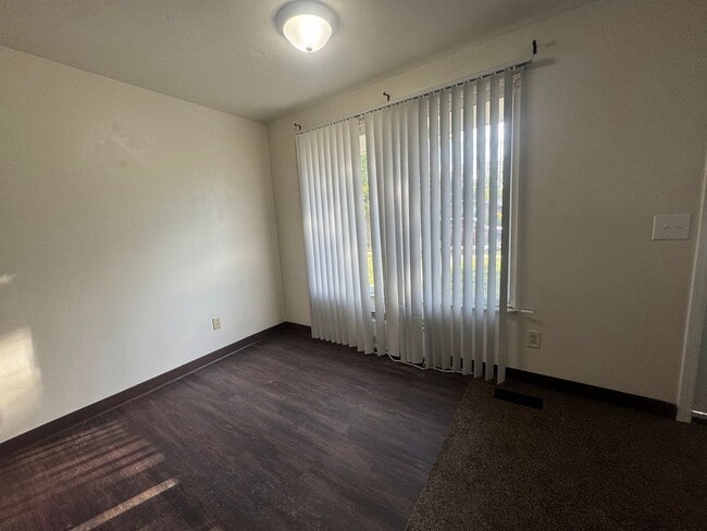 Photo - TIKI - 4563-4569 Croftshire Dr. Unit 4567