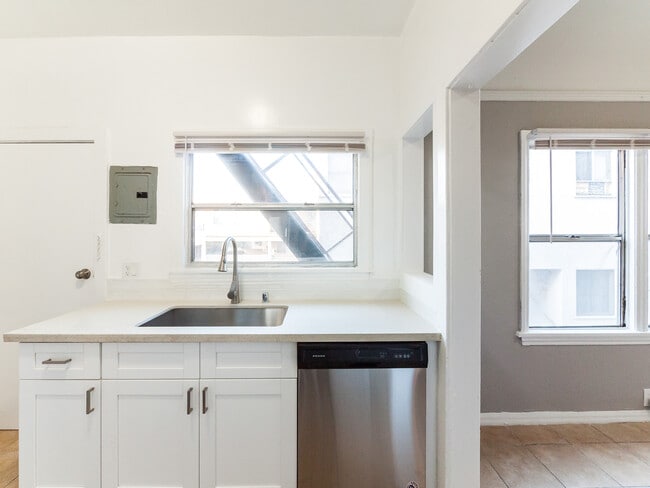 Photo - 209 N Berendo St Unidad 3/4